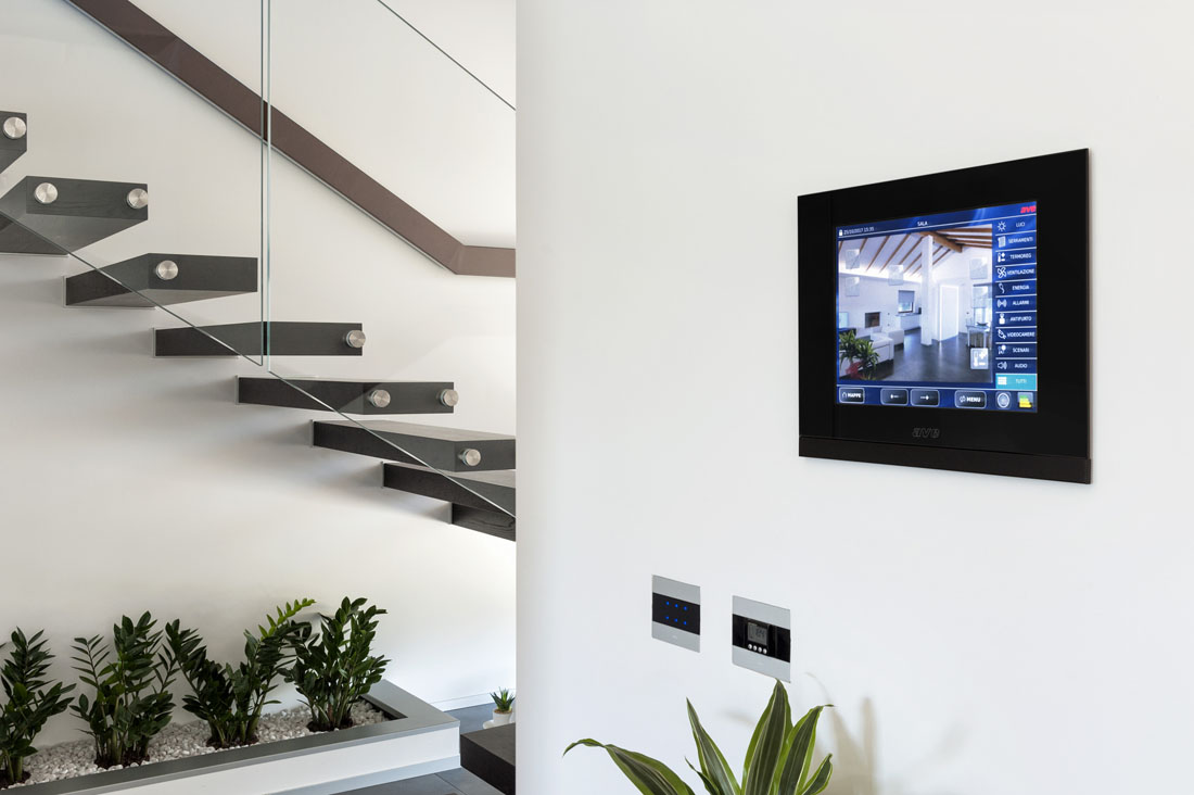 Home automation touch screen