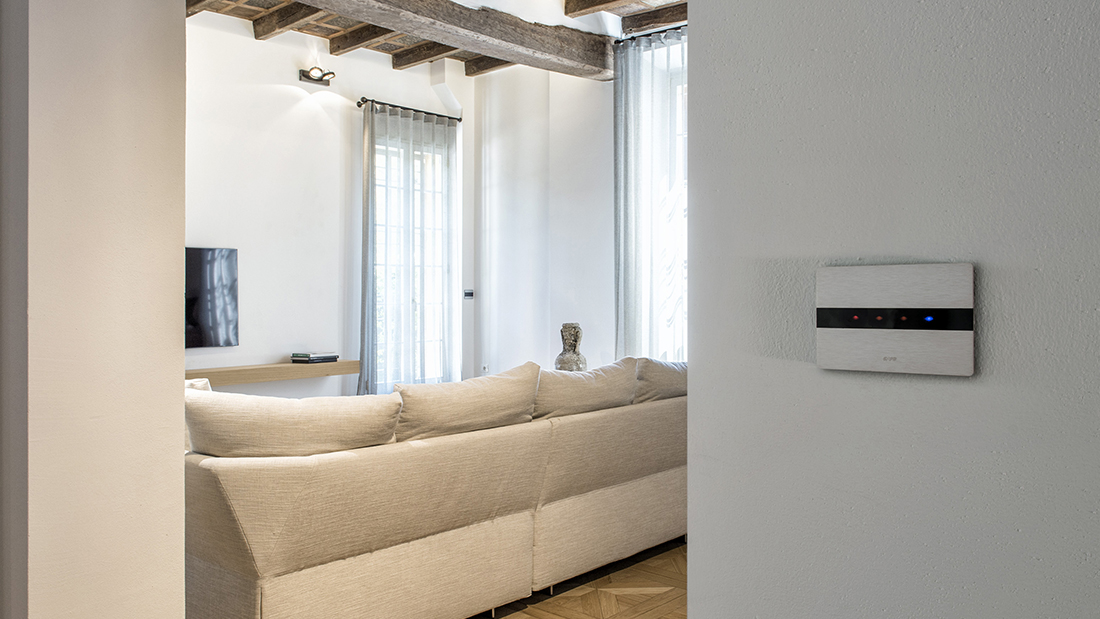 Touch controls and home automation for an elegant house in Bologna